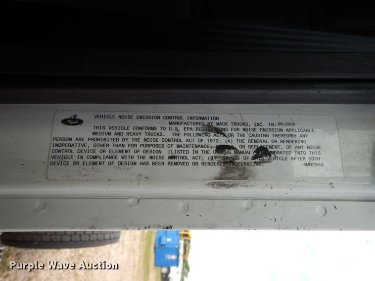 image for item DM2953 2006 Mack CXN612  truck cab and chassis