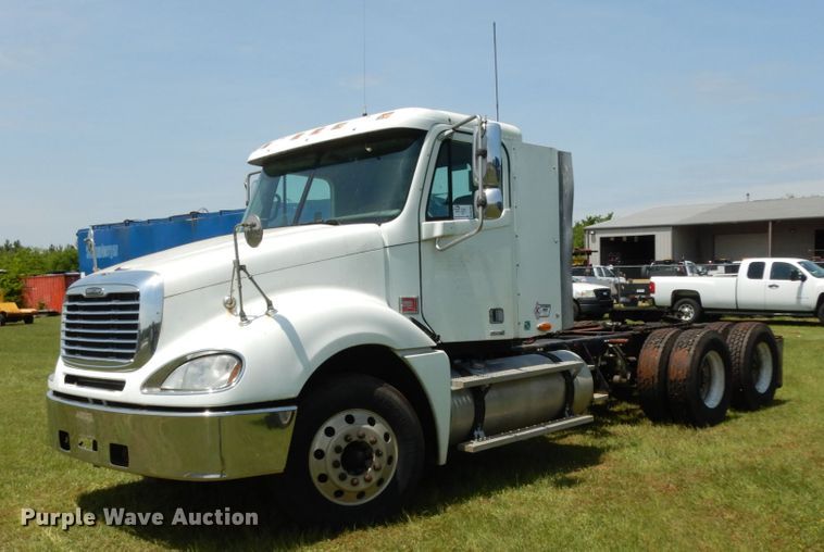 image for item DM2961 2005 Freightliner Columbia  semi truck