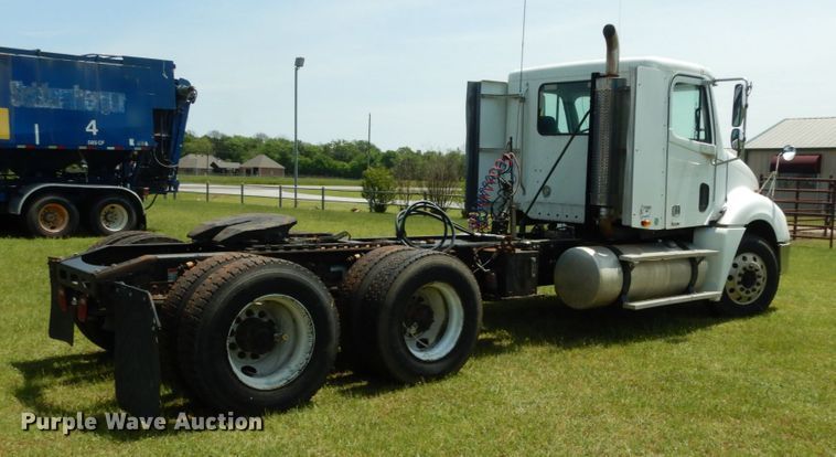 image for item DM2961 2005 Freightliner Columbia  semi truck