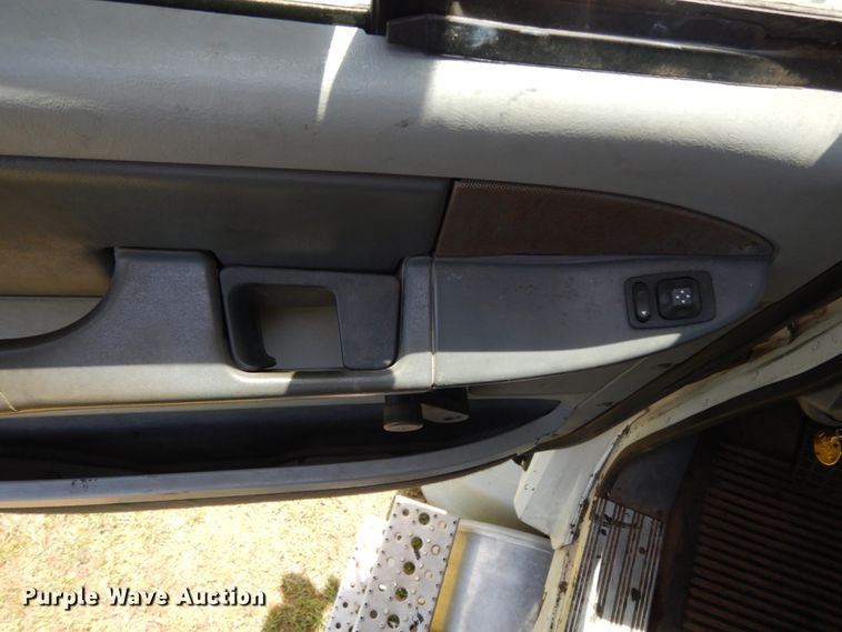 image for item DM2961 2005 Freightliner Columbia  semi truck