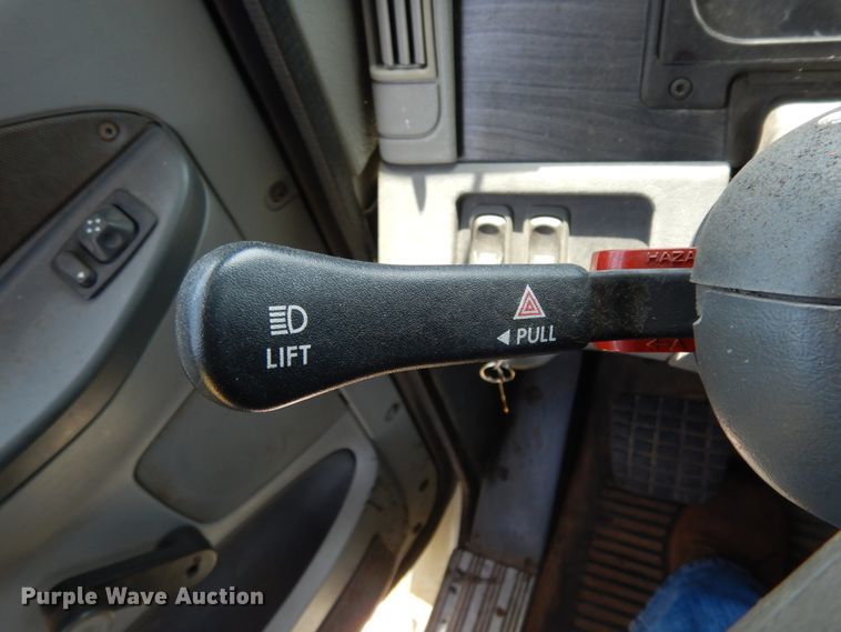 image for item DM2961 2005 Freightliner Columbia  semi truck