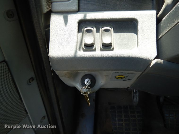 image for item DM2961 2005 Freightliner Columbia  semi truck