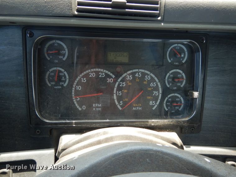 image for item DM2961 2005 Freightliner Columbia  semi truck