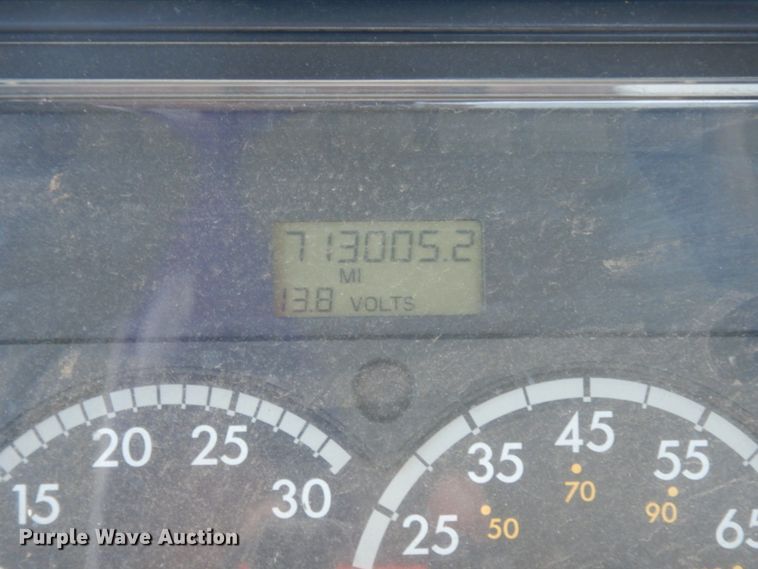 image for item DM2961 2005 Freightliner Columbia  semi truck