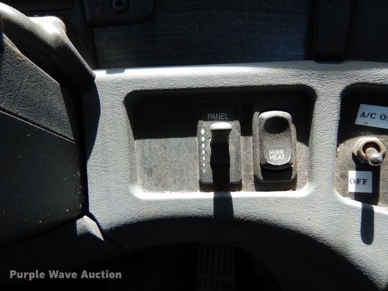 image for item DM2961 2005 Freightliner Columbia  semi truck