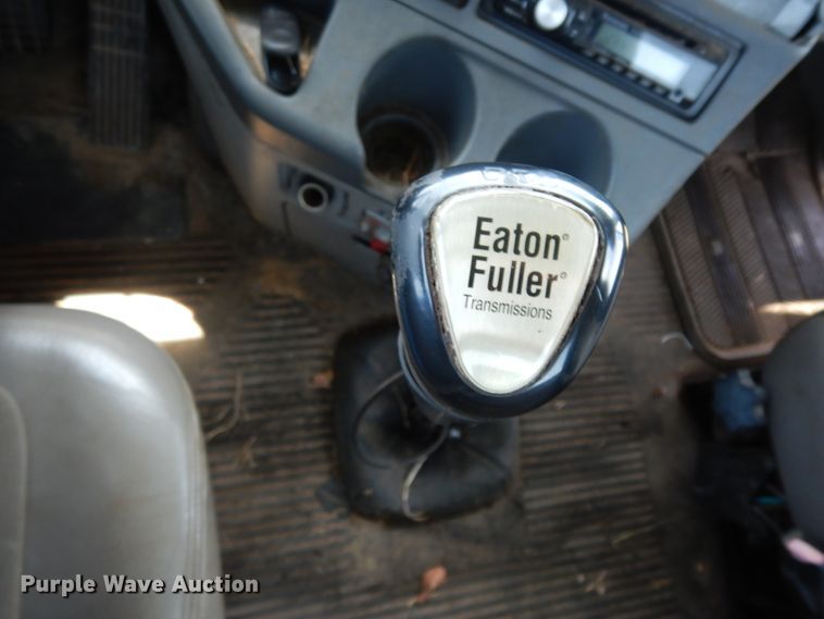 image for item DM2961 2005 Freightliner Columbia  semi truck