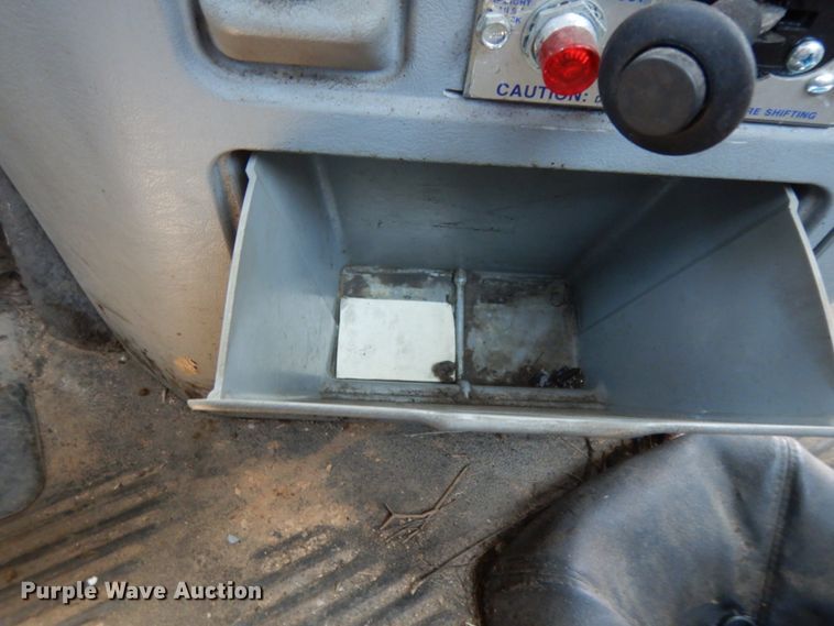 image for item DM2961 2005 Freightliner Columbia  semi truck