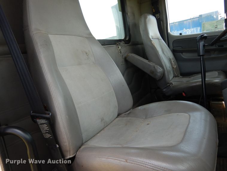 image for item DM2961 2005 Freightliner Columbia  semi truck