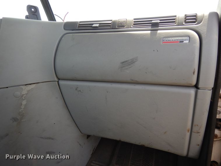 image for item DM2961 2005 Freightliner Columbia  semi truck