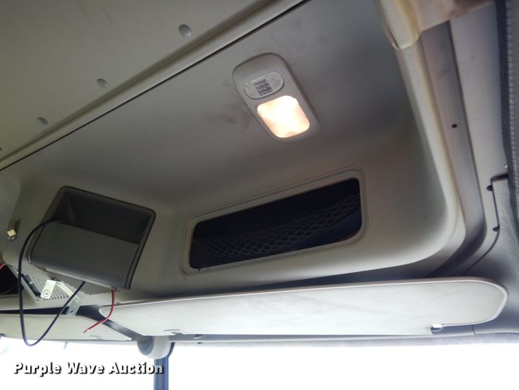 image for item DM2961 2005 Freightliner Columbia  semi truck