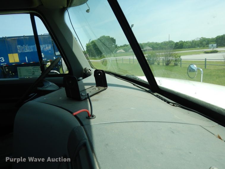 image for item DM2961 2005 Freightliner Columbia  semi truck