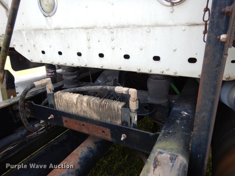 image for item DM2961 2005 Freightliner Columbia  semi truck