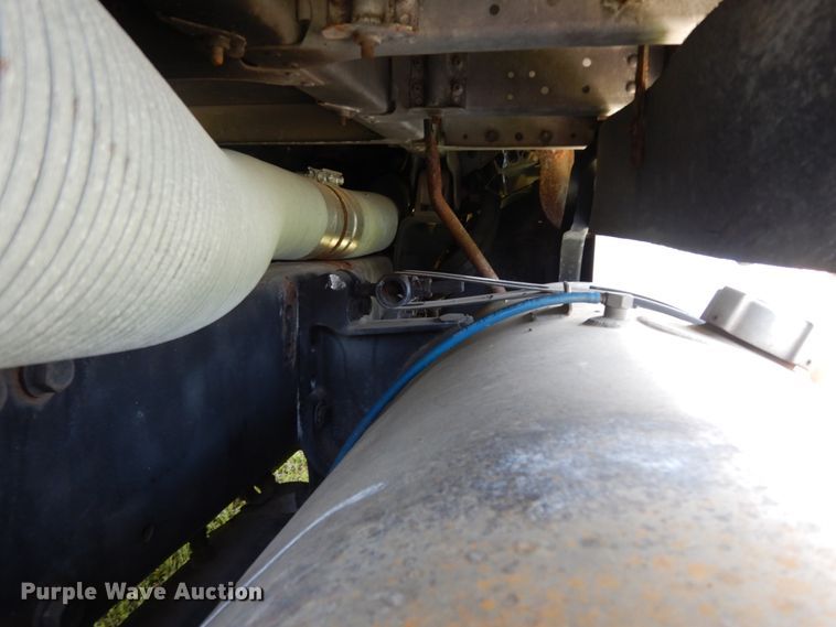 image for item DM2961 2005 Freightliner Columbia  semi truck