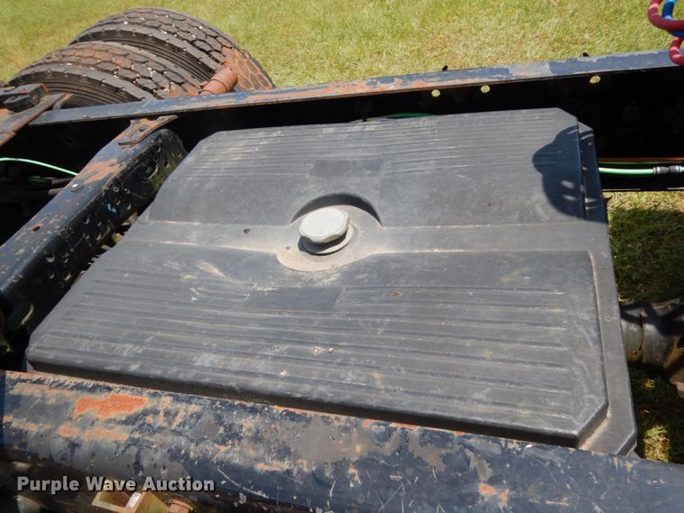 image for item DM2961 2005 Freightliner Columbia  semi truck