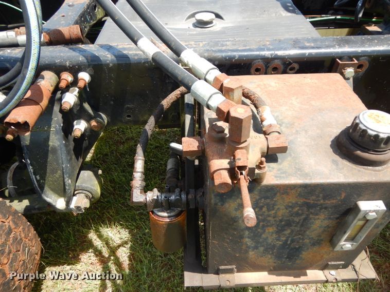 image for item DM2961 2005 Freightliner Columbia  semi truck