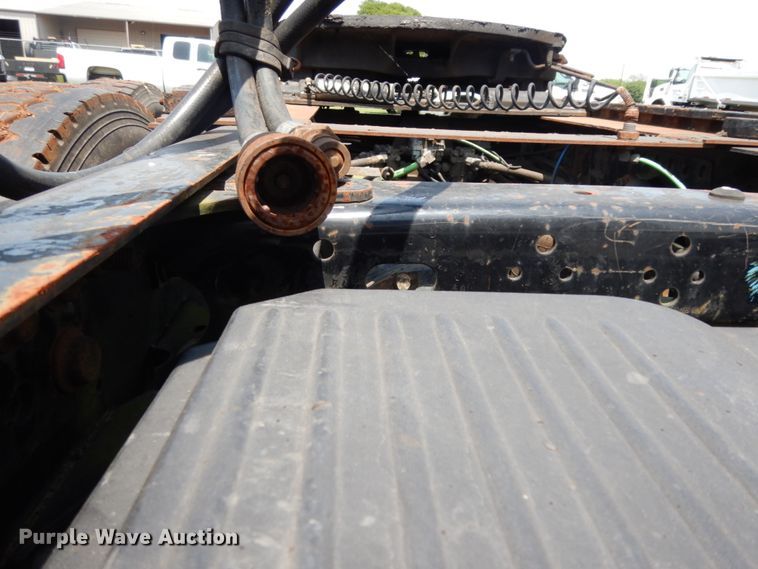 image for item DM2961 2005 Freightliner Columbia  semi truck