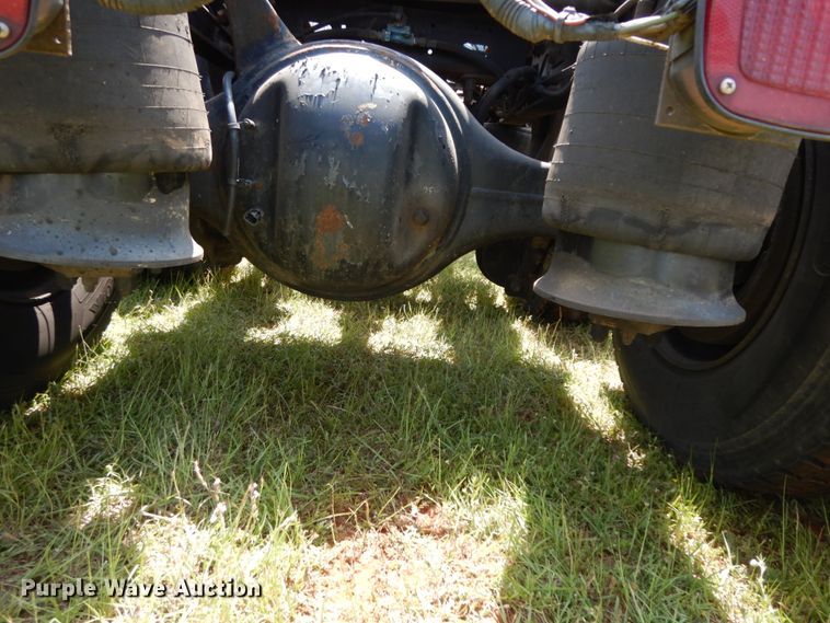 image for item DM2961 2005 Freightliner Columbia  semi truck