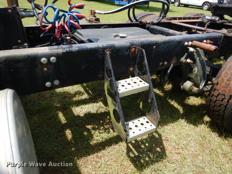 image for item DM2961 2005 Freightliner Columbia  semi truck