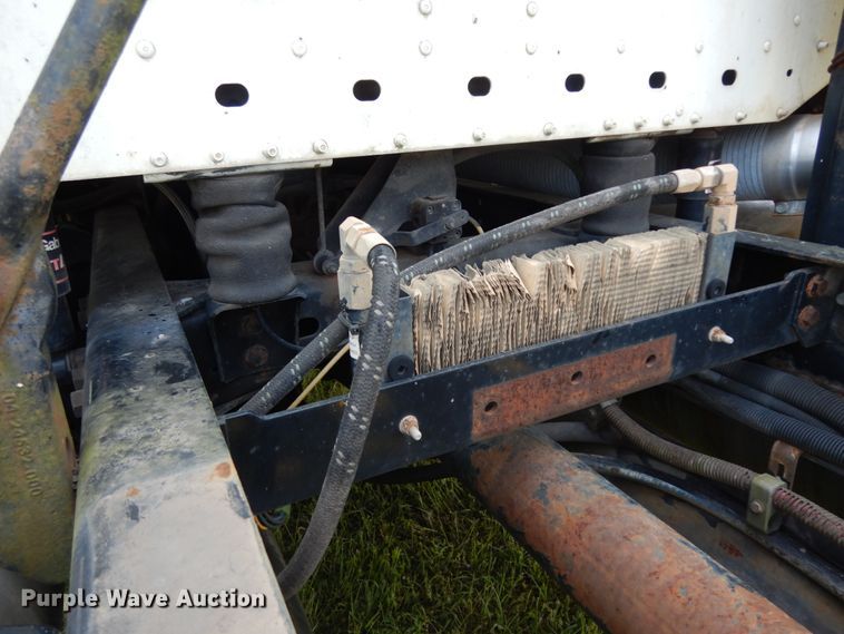 image for item DM2961 2005 Freightliner Columbia  semi truck