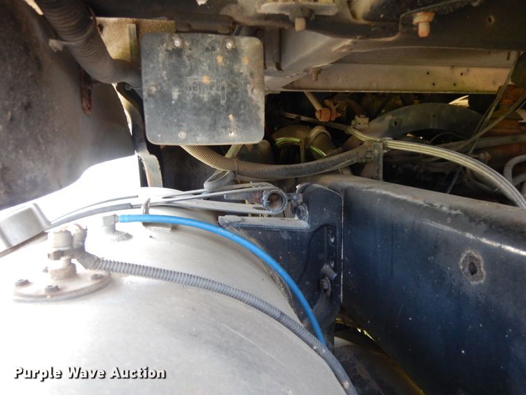 image for item DM2961 2005 Freightliner Columbia  semi truck