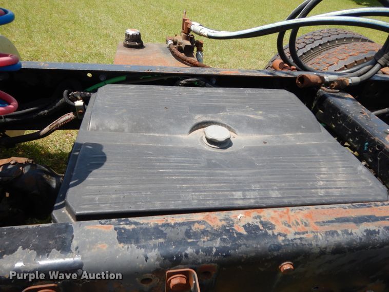 image for item DM2961 2005 Freightliner Columbia  semi truck