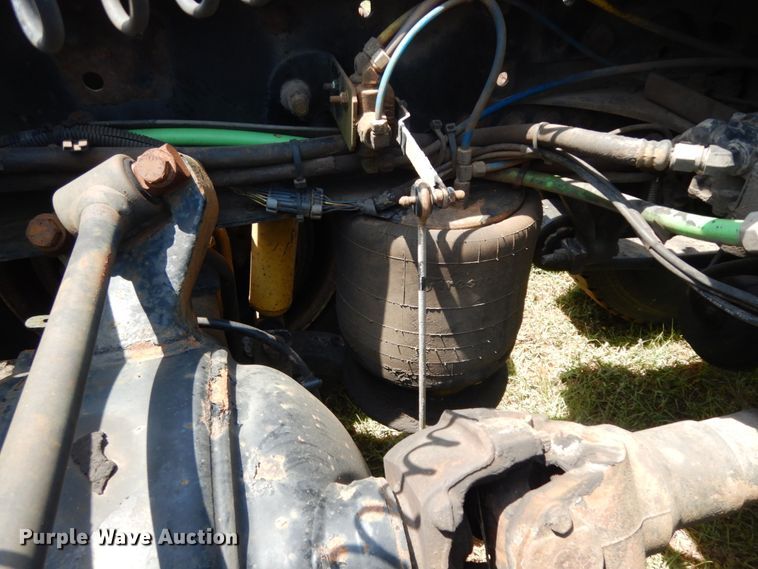 image for item DM2961 2005 Freightliner Columbia  semi truck