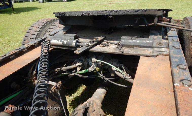 image for item DM2961 2005 Freightliner Columbia  semi truck