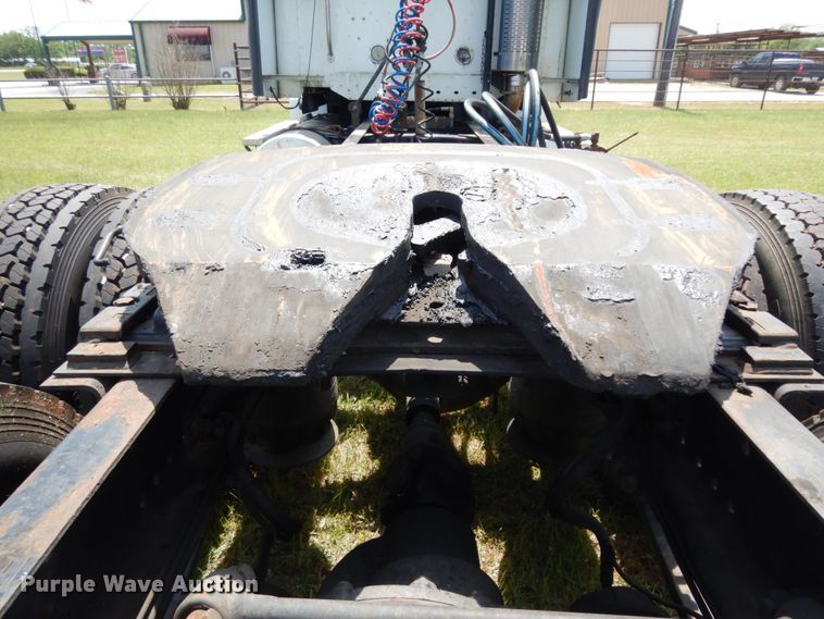 image for item DM2961 2005 Freightliner Columbia  semi truck