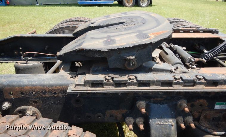 image for item DM2961 2005 Freightliner Columbia  semi truck