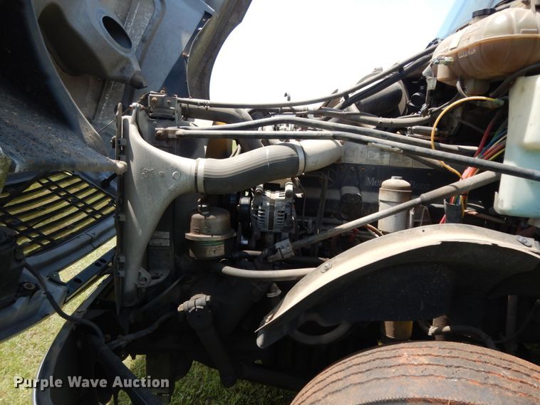 image for item DM2961 2005 Freightliner Columbia  semi truck