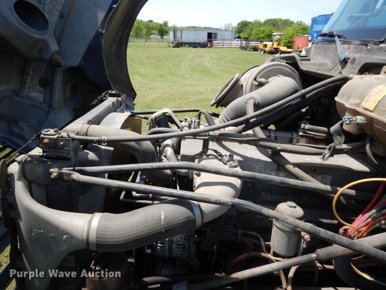 image for item DM2961 2005 Freightliner Columbia  semi truck