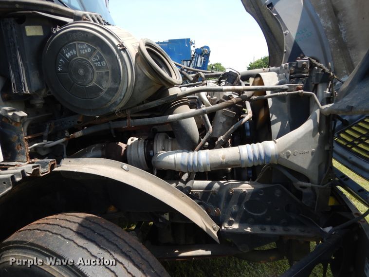 image for item DM2961 2005 Freightliner Columbia  semi truck