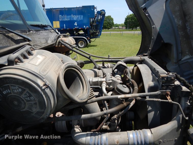 image for item DM2961 2005 Freightliner Columbia  semi truck