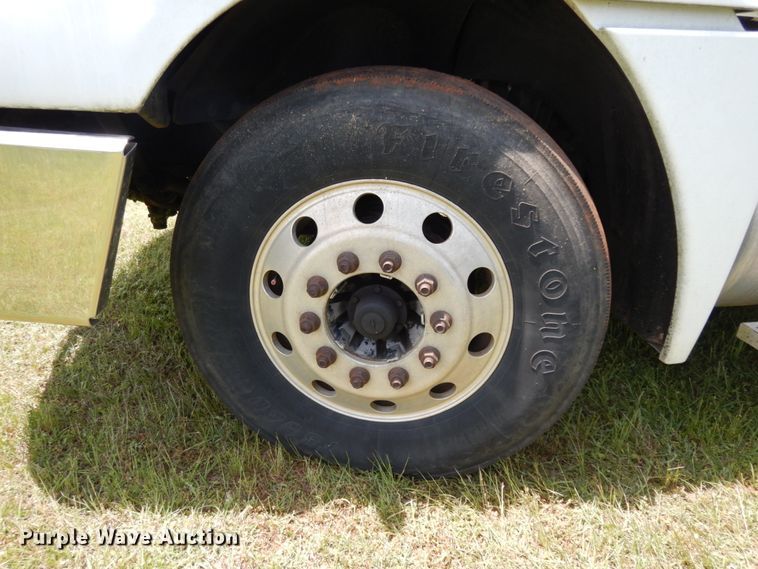 image for item DM2961 2005 Freightliner Columbia  semi truck