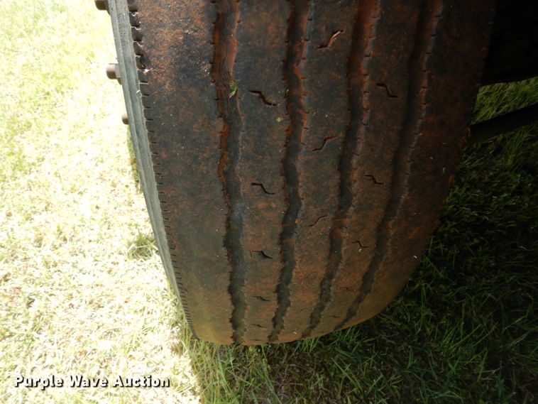 image for item DM2961 2005 Freightliner Columbia  semi truck