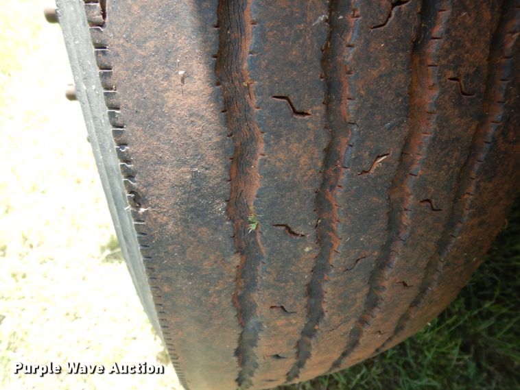 image for item DM2961 2005 Freightliner Columbia  semi truck