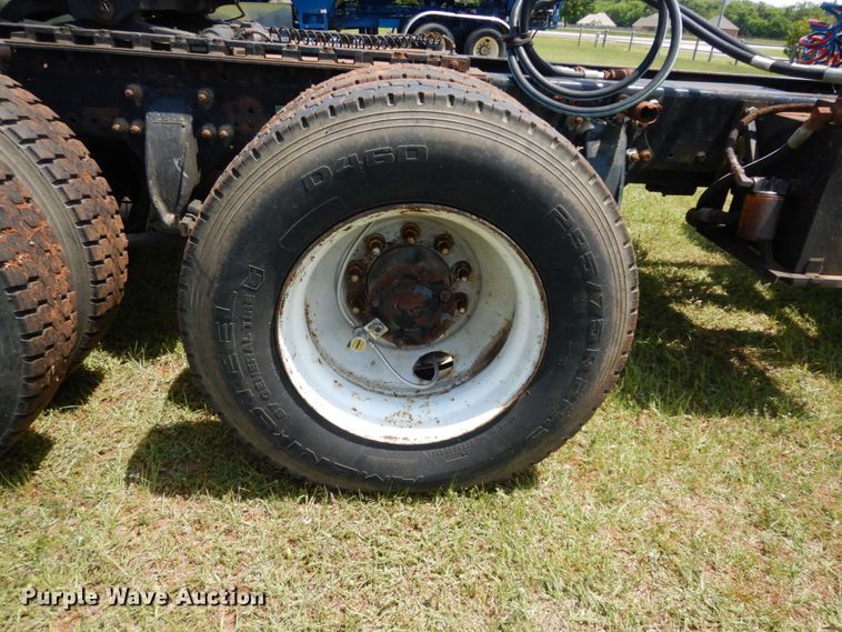 image for item DM2961 2005 Freightliner Columbia  semi truck