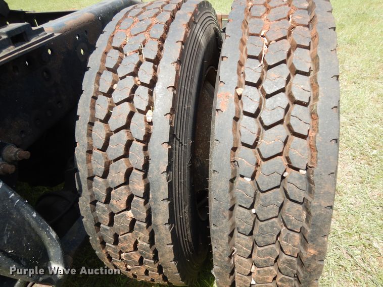 image for item DM2961 2005 Freightliner Columbia  semi truck