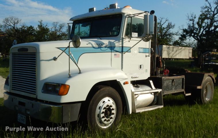 image for item DM2968 2001 Freightliner FLD120  semi truck