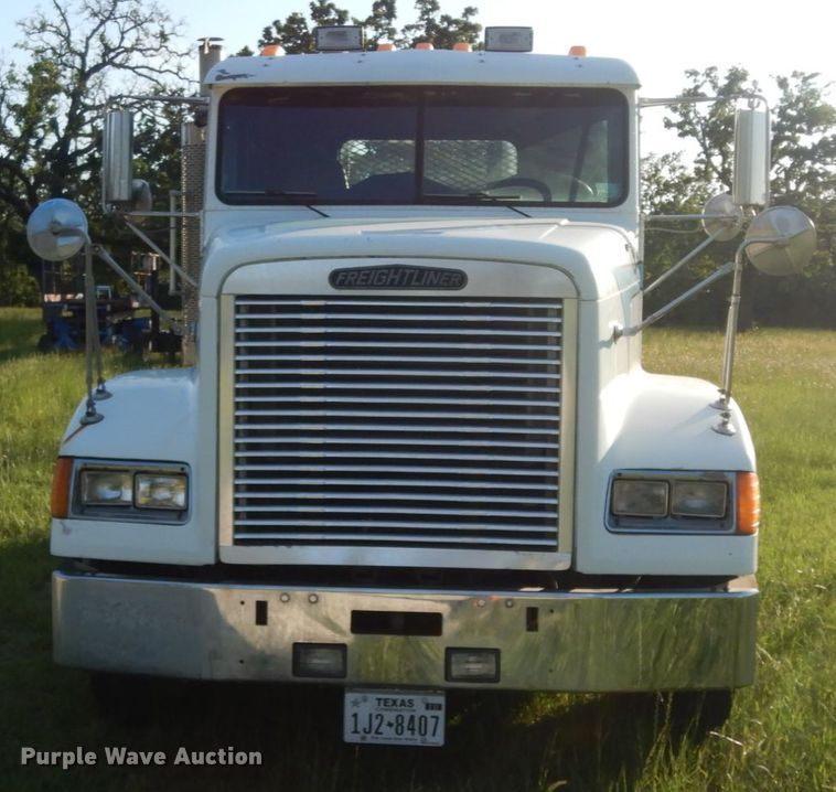 image for item DM2968 2001 Freightliner FLD120  semi truck