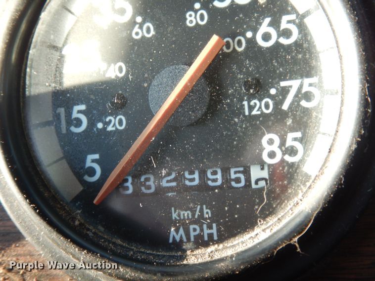 image for item DM2968 2001 Freightliner FLD120  semi truck