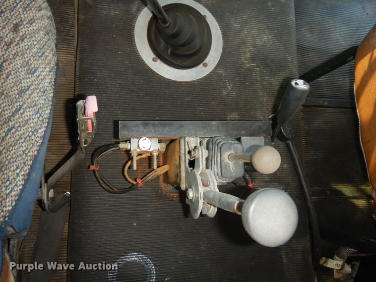 image for item DM2968 2001 Freightliner FLD120  semi truck