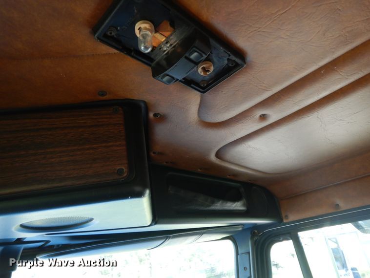 image for item DM2968 2001 Freightliner FLD120  semi truck