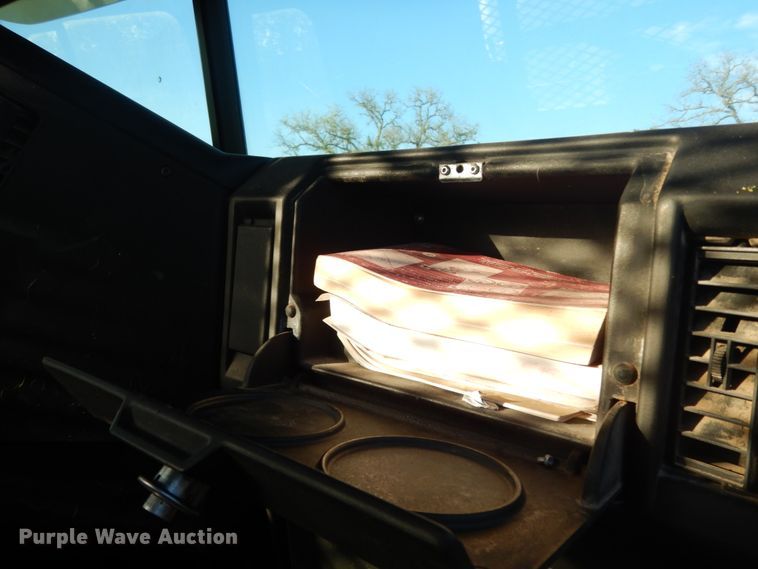 image for item DM2968 2001 Freightliner FLD120  semi truck