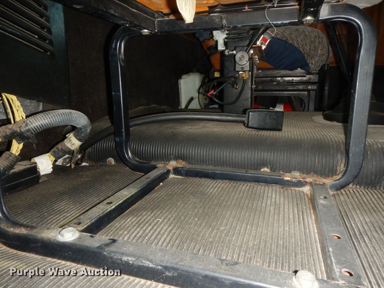 image for item DM2968 2001 Freightliner FLD120  semi truck