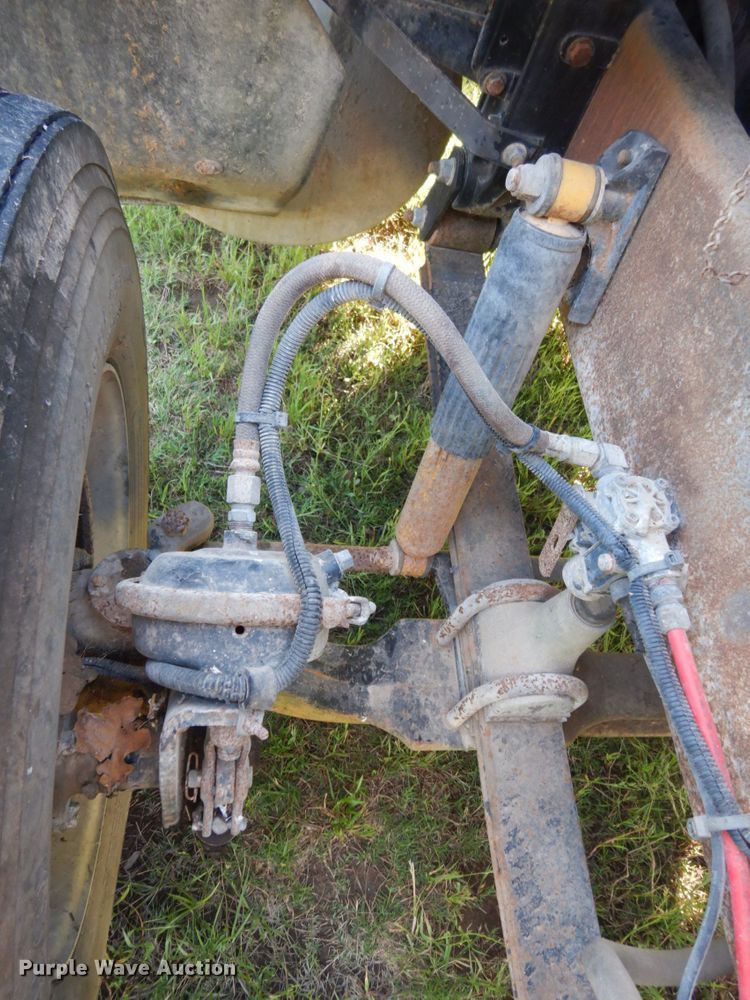 image for item DM2968 2001 Freightliner FLD120  semi truck