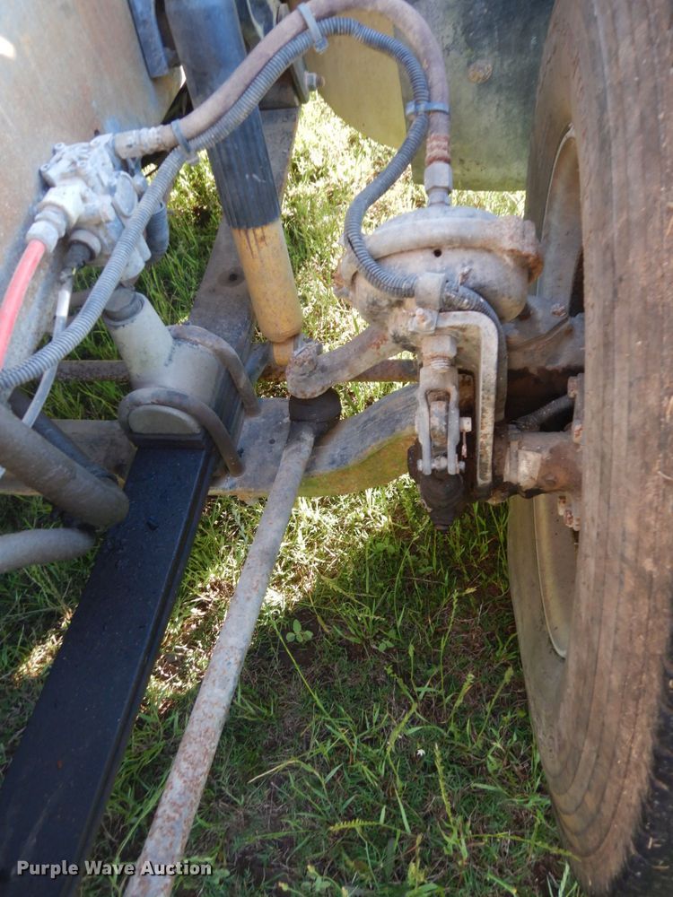 image for item DM2968 2001 Freightliner FLD120  semi truck