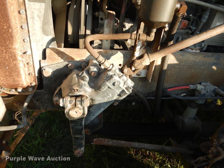 image for item DM2968 2001 Freightliner FLD120  semi truck