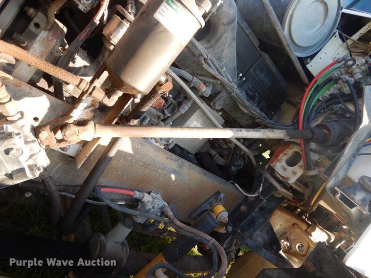 image for item DM2968 2001 Freightliner FLD120  semi truck