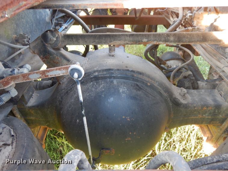 image for item DM2968 2001 Freightliner FLD120  semi truck